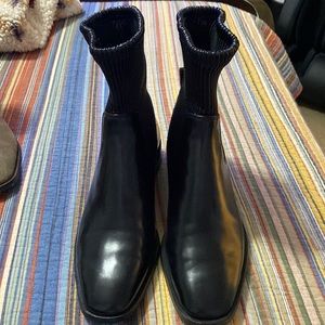 Like new Louise et Cie ankle boots